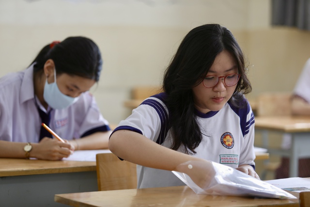 Kết thúc buổi thứ 2 thi tốt nghiệp THPT 2025: Đề nhiều câu hỏi thực tế, rất dài và "nghi" khó như 2018- Ảnh 40.