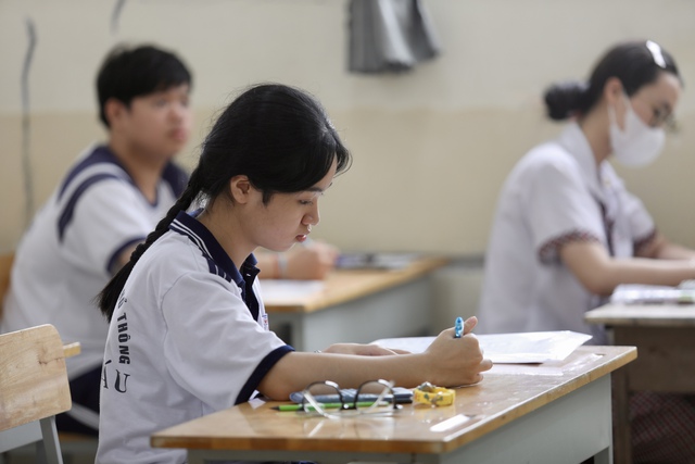 Kết thúc buổi thứ 2 thi tốt nghiệp THPT 2025: Đề nhiều câu hỏi thực tế, rất dài và "nghi" khó như 2018- Ảnh 39.