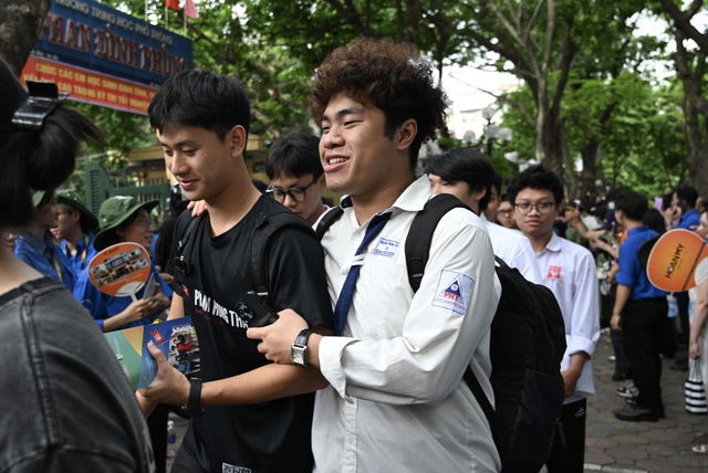Kết thúc buổi thứ 2 thi tốt nghiệp THPT 2025: Đề nhiều câu hỏi thực tế, rất dài và "nghi" khó như 2018- Ảnh 9.