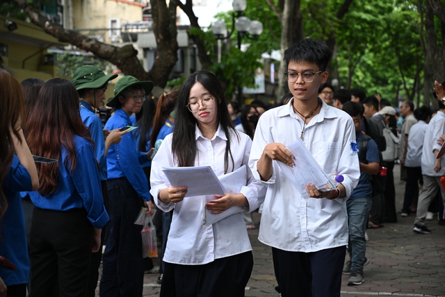 Kết thúc buổi thứ 2 thi tốt nghiệp THPT 2025: Đề nhiều câu hỏi thực tế, rất dài và "nghi" khó như 2018- Ảnh 10.