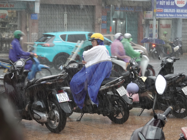 Kết thúc buổi thứ 2 thi tốt nghiệp THPT 2025: Đề nhiều câu hỏi thực tế, rất dài và "nghi" khó như 2018- Ảnh 23.