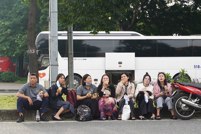 Kết thúc buổi đầu tiên thi tốt nghiệp THPT 2025: Đề hay, thí sinh phấn khởi, được 1/3 chặng đường rồi!- Ảnh 33.