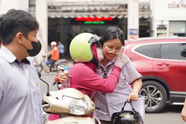 Kết thúc buổi thứ 2 thi tốt nghiệp THPT 2025: Đề nhiều câu hỏi thực tế, rất dài và "nghi" khó như 2018- Ảnh 53.