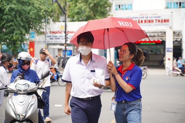 Kết thúc buổi thứ 2 thi tốt nghiệp THPT 2025: Đề nhiều câu hỏi thực tế, rất dài và "nghi" khó như 2018- Ảnh 45.