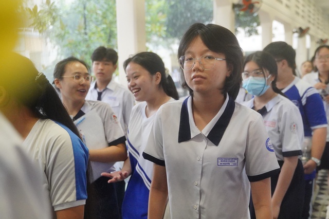 Kết thúc buổi thứ 2 thi tốt nghiệp THPT 2025: Đề nhiều câu hỏi thực tế, rất dài và "nghi" khó như 2018- Ảnh 3.