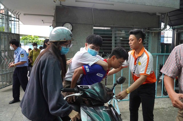 Kết thúc buổi đầu tiên thi tốt nghiệp THPT 2025: Đề hay, thí sinh phấn khởi, được 1/3 chặng đường rồi!- Ảnh 37.