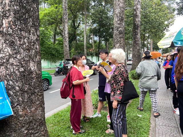 Thi tốt nghiệp THPT buổi 2: Chính thức hết giờ làm bài, đề thi "đổi mới" liệu có mưa điểm 10?- Ảnh 34. Thi tốt nghiệp THPT buổi 2: Chính thức hết giờ làm bài, đề thi "đổi mới" liệu có mưa điểm 10?- Ảnh 34.