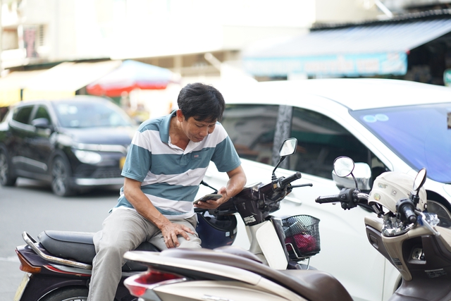 Thi tốt nghiệp THPT 2025 ngày cuối cùng: Thí sinh người than khó, người hô to "chiến thắng rồi", dù sao thì nghỉ ngơi thôi!- Ảnh 16.