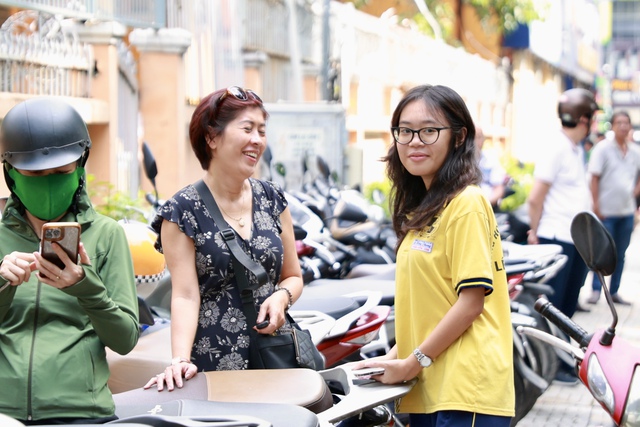 Thi tốt nghiệp THPT 2025 ngày cuối cùng: Thí sinh người than khó, người hô to "chiến thắng rồi", dù sao thì nghỉ ngơi thôi!- Ảnh 9.