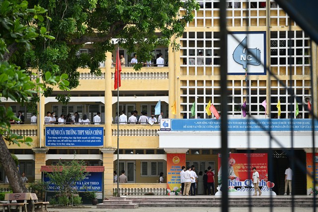 Thi tốt nghiệp THPT 2025 ngày cuối cùng: Thí sinh người than khó, người hô to "chiến thắng rồi", dù sao thì nghỉ ngơi thôi!- Ảnh 26.