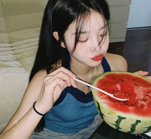3 sai lầm khi bảo quản dưa hấu mùa hè tưởng vừa mát vừa tiện nhưng “làm mồi” cho vi khuẩn, thậm chí gây tử vong- Ảnh 1.