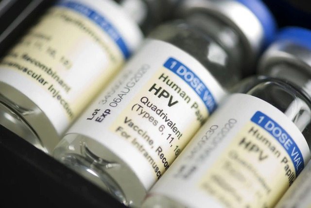 Nếu đã từng mắc ung thư cổ tử cung, tiêm vắc xin HPV còn tác dụng gì không?- Ảnh 1.