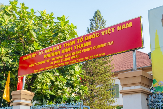 TP.HCM trước giờ sáp nhập: Các trụ sở đồng loạt thay bảng tên hành chính, sẵn sàng cho dấu mốc lịch sử- Ảnh 7.
