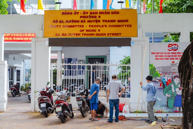 TP.HCM trước giờ sáp nhập: Các trụ sở đồng loạt thay bảng tên hành chính, sẵn sàng cho dấu mốc lịch sử- Ảnh 3.