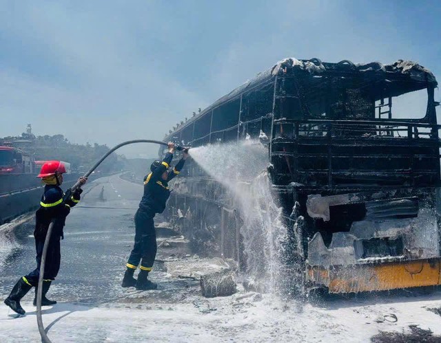 Lời xin lỗi của chủ xe khách giường nằm bốc cháy ngùn ngụt trên cao tốc và phản ứng khó tin của cộng đồng mạng: "Quãng thời gian tồi tệ nhất trong hơn 20 năm làm nghề..."- Ảnh 3.