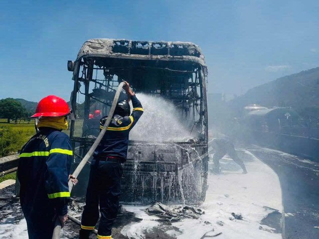 Lời xin lỗi của chủ xe khách giường nằm bốc cháy ngùn ngụt trên cao tốc và phản ứng khó tin của cộng đồng mạng: "Quãng thời gian tồi tệ nhất trong hơn 20 năm làm nghề..."- Ảnh 2.