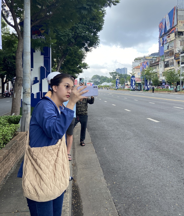 Người dân thích thú chứng kiến màn diễn tập chống khủng bố hoành tráng giữa trung tâm TP.HCM- Ảnh 6.