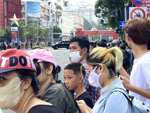 Người dân thích thú chứng kiến màn diễn tập chống khủng bố hoành tráng giữa trung tâm TP.HCM- Ảnh 4.