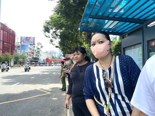 Người dân thích thú chứng kiến màn diễn tập chống khủng bố hoành tráng giữa trung tâm TP.HCM- Ảnh 5.