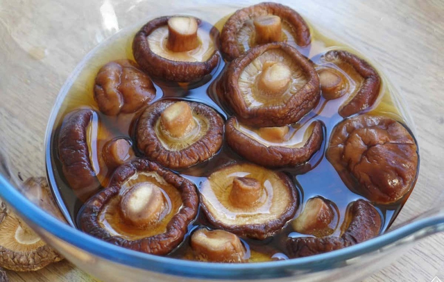 4 thực phẩm "KHÔNG CẦN RỬA SẠCH" trước khi nấu, càng rửa kỹ càng nhiều vi khuẩn- Ảnh 2.