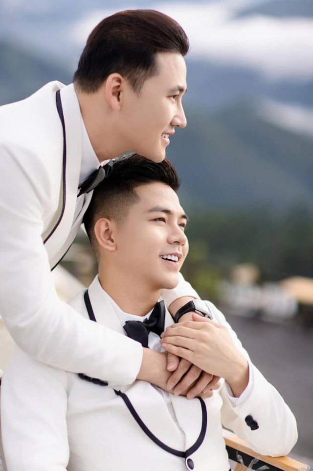 Cặp đôi đồng giới chịu chi nhất Vbiz: Tổ chức đám cưới 