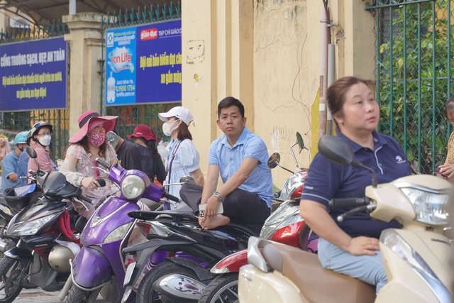 Kết thúc thi vào lớp 10 TP.HCM buổi đầu tiên: Đề Văn bàn về sự trưởng thành, thí sinh "vui điên lên" khen đề dễ!- Ảnh 24.