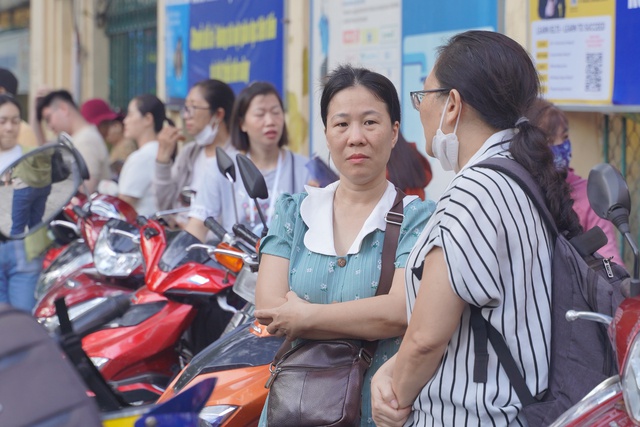 Kết thúc thi vào lớp 10 TP.HCM buổi đầu tiên: Đề Văn bàn về sự trưởng thành, thí sinh "vui điên lên" khen đề dễ!- Ảnh 25.