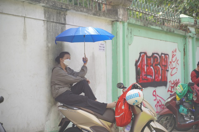Kết thúc thi vào lớp 10 TP.HCM buổi đầu tiên: Đề Văn bàn về sự trưởng thành, thí sinh "vui điên lên" khen đề dễ!- Ảnh 15.