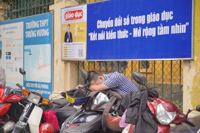 Kết thúc thi vào lớp 10 TP.HCM buổi đầu tiên: Đề Văn bàn về sự trưởng thành, thí sinh "vui điên lên" khen đề dễ!- Ảnh 16.