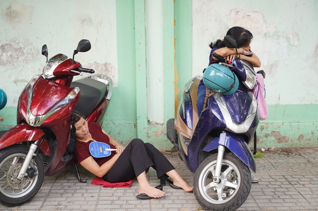 Kết thúc thi vào lớp 10 TP.HCM buổi đầu tiên: Đề Văn bàn về sự trưởng thành, thí sinh "vui điên lên" khen đề dễ!- Ảnh 13.