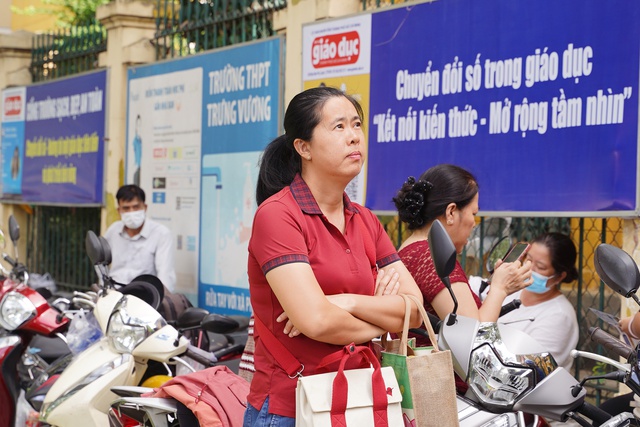 Hết giờ thi môn Ngoại ngữ vào lớp 10 TP.HCM: Thí sinh ai cũng khoe "Dễ lắm" nhưng sợ điểm chuẩn sẽ tăng!- Ảnh 6.