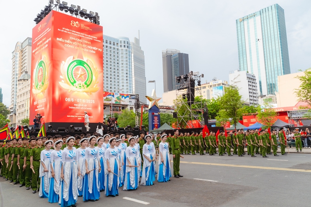 Mãn nhãn tuyệt đối với các màn biểu diễn huấn luyện cảnh khuyển, khí công... của các chiến sĩ công an nhân dân- Ảnh 1.