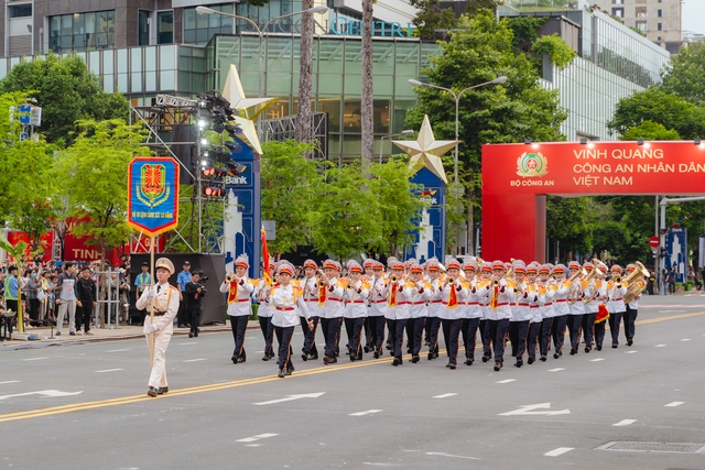 Mãn nhãn tuyệt đối với các màn biểu diễn huấn luyện cảnh khuyển, khí công... của các chiến sĩ công an nhân dân- Ảnh 4.