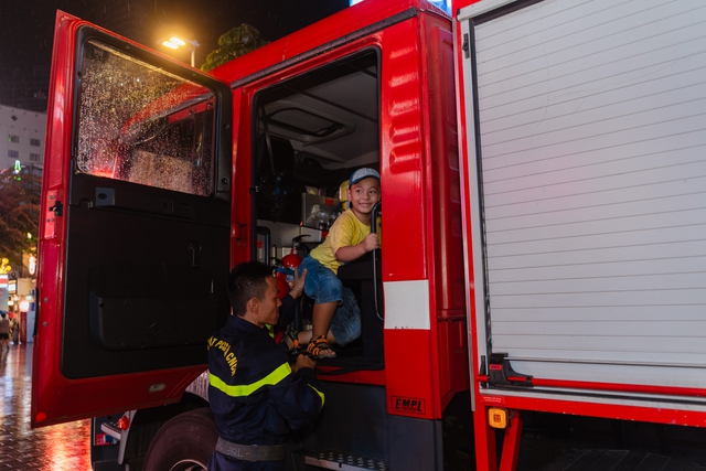 Mãn nhãn tuyệt đối với các màn biểu diễn huấn luyện cảnh khuyển, khí công... của các chiến sĩ công an nhân dân- Ảnh 20.