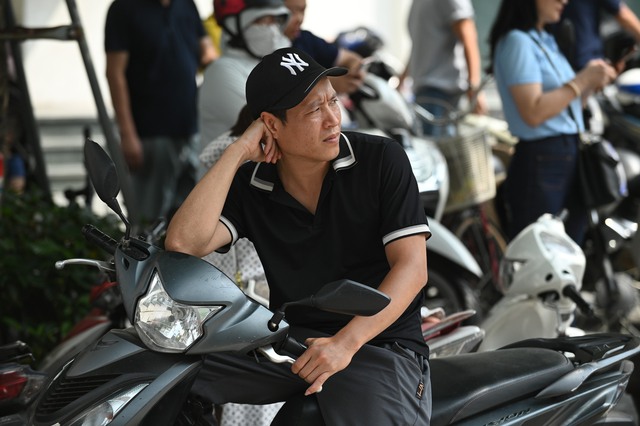 Hết giờ làm bài môn Văn: Đề bàn về hạnh phúc, thí sinh cũng vui và cười tươi như được mùa!- Ảnh 15.
