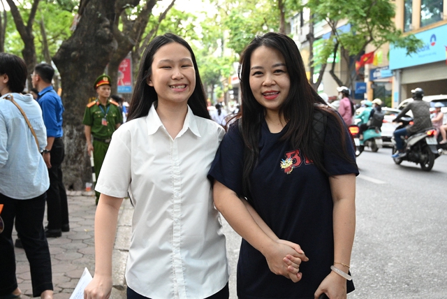Kết thúc ngày đầu tiên thi vào lớp 10 tại Hà Nội: Sĩ tử phấn khởi vì đề vừa sức, đã sẵn sàng cho môn cuối cùng!- Ảnh 6.