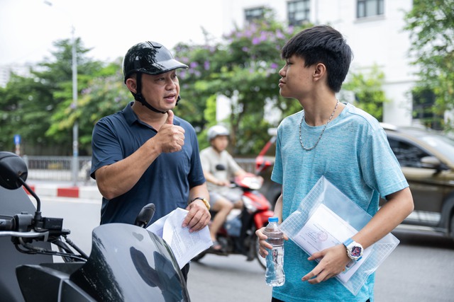 Hết giờ làm bài môn Văn: Đề bàn về hạnh phúc, thí sinh cũng vui và cười tươi như được mùa!- Ảnh 26.