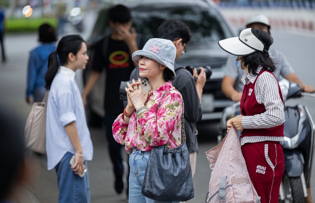 Hết giờ làm bài môn Văn: Đề bàn về hạnh phúc, thí sinh cũng vui và cười tươi như được mùa!- Ảnh 9.