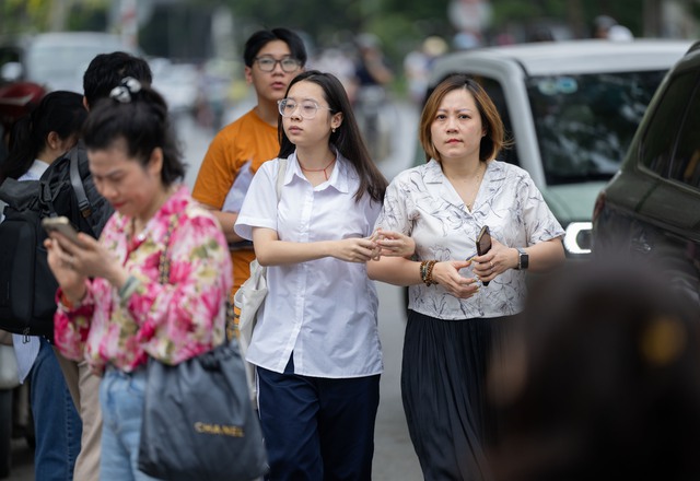 Hết giờ làm bài môn Văn: Đề bàn về hạnh phúc, thí sinh cũng vui và cười tươi như được mùa!- Ảnh 27.