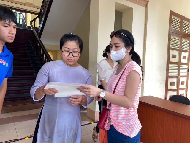 Những hình ảnh đầu tiên trên cả nước trong ngày lịch sử: Cặp đôi háo hức đăng ký kết hôn, pano chào mừng ngập tràn phố phường- Ảnh 29.