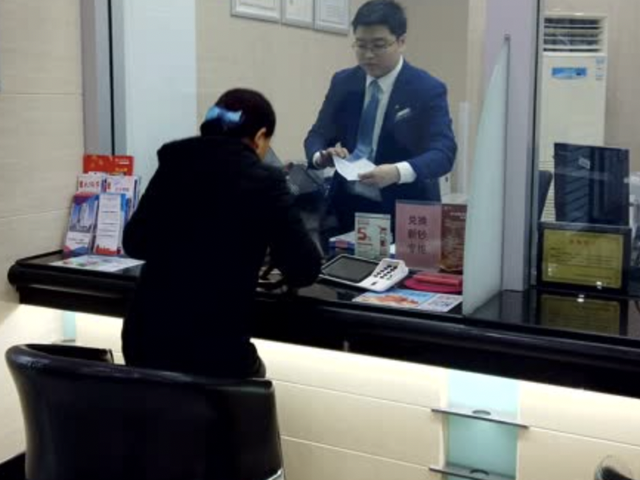Người phụ nữ làm trong ngành ngân hàng gửi 32 tỷ đồng tiết kiệm, 1 tháng sau số dư còn hơn 3.000 đồng, công an thông báo: ‘Giám đốc chi nhánh đã đứng đằng sau’- Ảnh 1. Người phụ nữ làm trong ngành ngân hàng gửi 32 tỷ đồng tiết kiệm, 1 tháng sau số dư còn hơn 3.000 đồng, công an thông báo: ‘Giám đốc chi nhánh đã đứng đằng sau’- Ảnh 1.