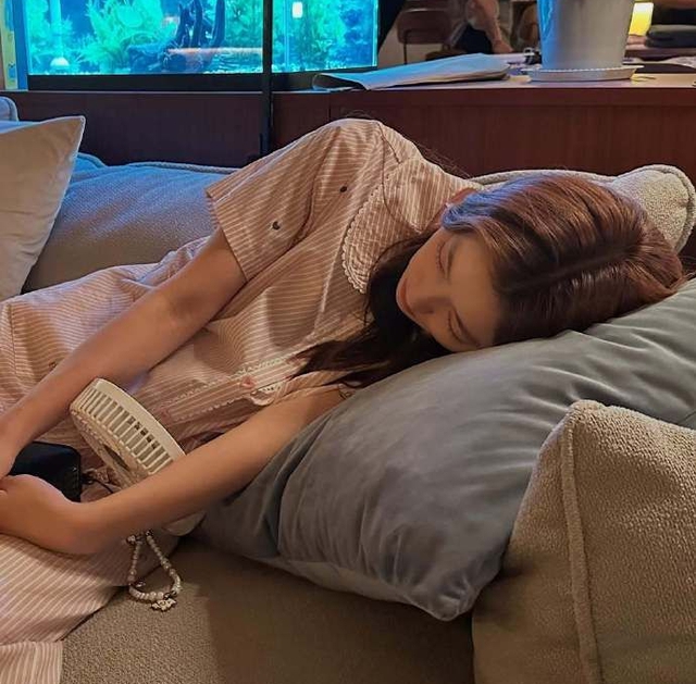 Bẫy sức khỏe ngọt ngào: 7 dấu hiệu chỉ xuất hiện ở những người ăn thừa đường, đang “nuôi” nhiều bệnh- Ảnh 3.