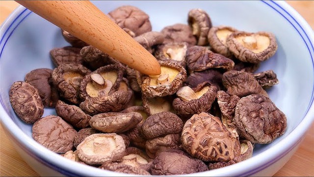 Loại nấm bình dân của người Việt hóa ra là “nữ hoàng miễn dịch”, giàu 18 loại axit amin còn phòng đủ bệnh- Ảnh 1.