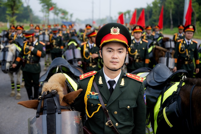 Theo chân Cảnh sát cơ động Kỵ binh luyện tập cho Quốc khánh 2/9: Một buổi huấn luyện có gì đặc biệt?- Ảnh 10.