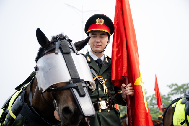 Theo chân Cảnh sát cơ động Kỵ binh luyện tập cho Quốc khánh 2/9: Một buổi huấn luyện có gì đặc biệt?- Ảnh 12.