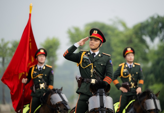 Theo chân Cảnh sát cơ động Kỵ binh luyện tập cho Quốc khánh 2/9: Một buổi huấn luyện có gì đặc biệt?- Ảnh 3.