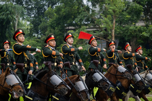 Theo chân Cảnh sát cơ động Kỵ binh luyện tập cho Quốc khánh 2/9: Một buổi huấn luyện có gì đặc biệt?- Ảnh 4.
