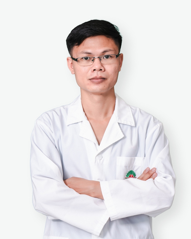 Bé trai 11 tuổi méo miệng do liệt dây thần kinh số VII, bác sĩ cảnh báo nguyên nhân thường gặp- Ảnh 2.