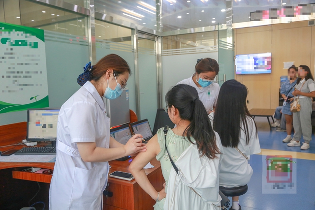 Ngoài tiêm vắc xin HPV, còn những cách nào để phòng virus HPV?- Ảnh 1.