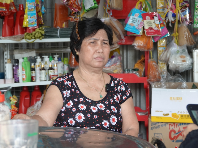 Đôi vợ chồng tử vong khi đưa con đi khám bệnh: Xót xa cảnh đám tang không kèn trống, phải tổ chức nhờ bên nhà người thân, 2 con thất thần bên linh cữu- Ảnh 2.
